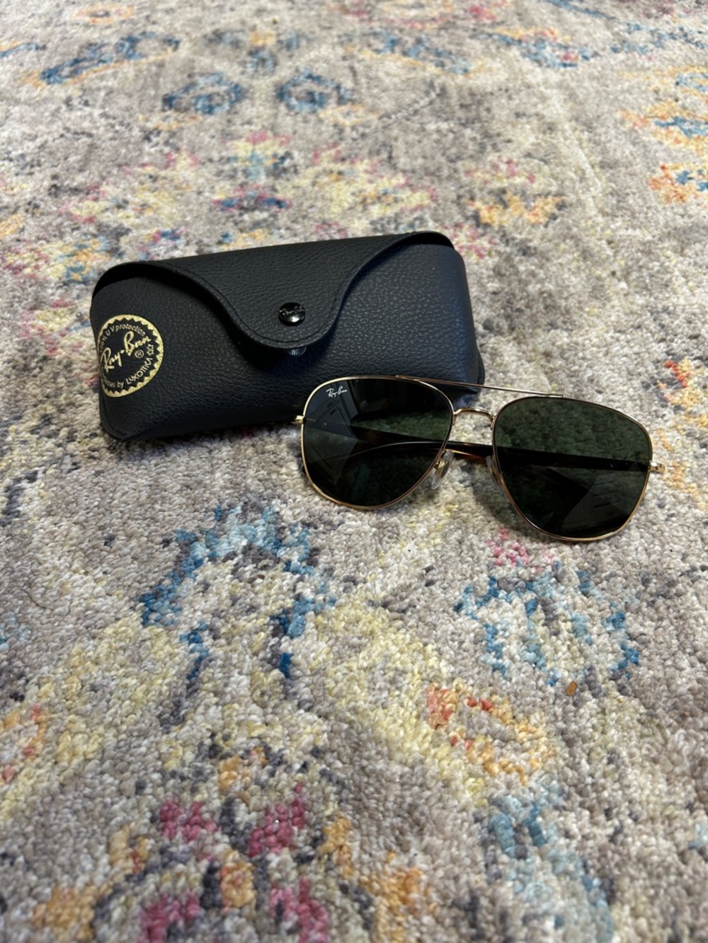 Ray-Ban Aviator Sunglasses - Gold Frame with Dark Gray Lenses and Black Case